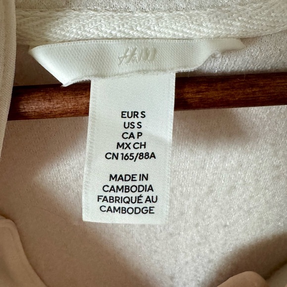 H&M Cream Coloured Hooded Teddy Fleece Sweater. Size Small. - Picture 3 of 3